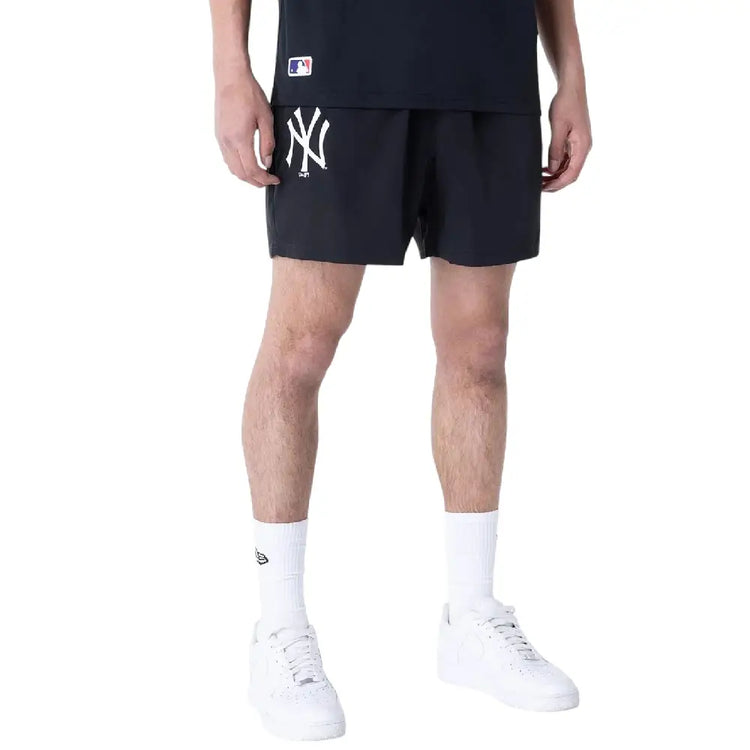 NEW ERA New York Yankees League Essential Black Shorts 60596362