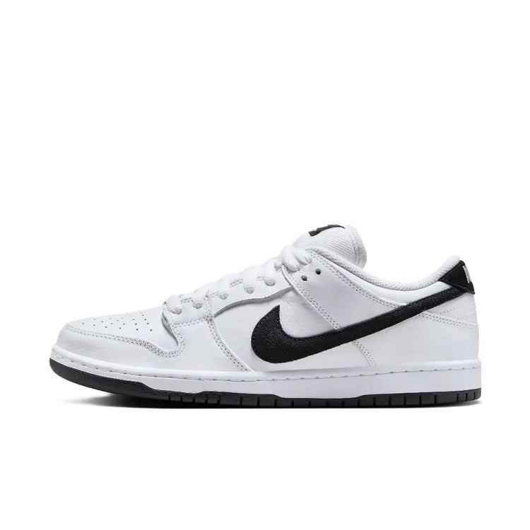 NIKE  HF3704-100