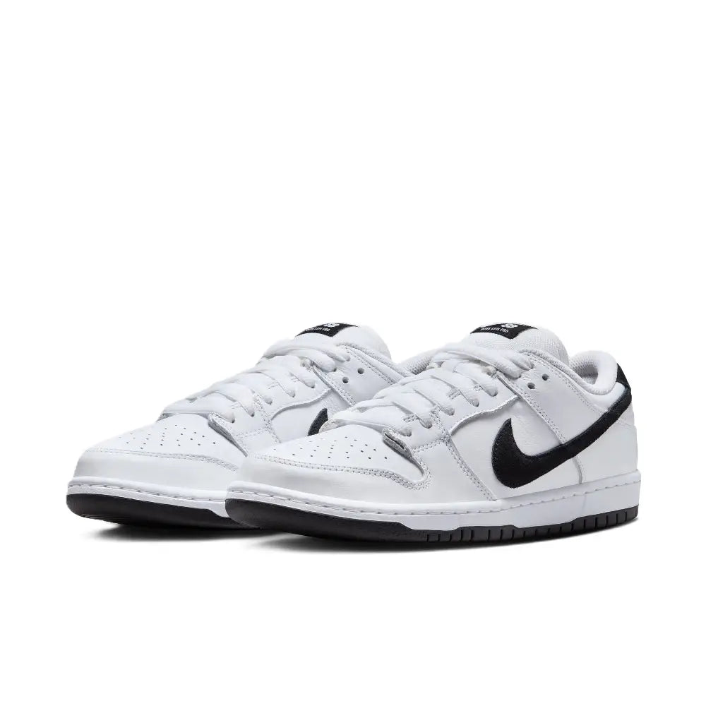 NIKE  HF3704-100
