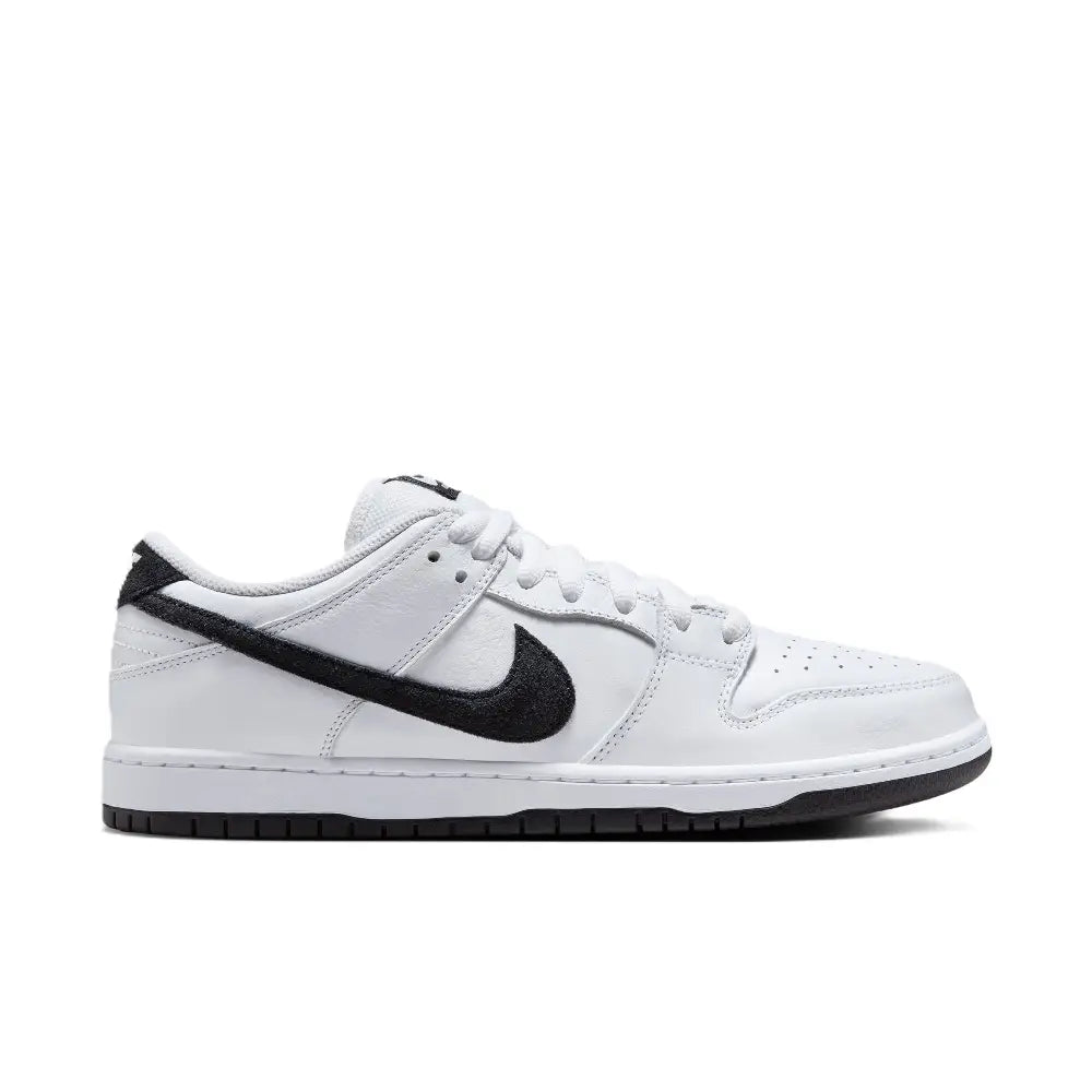 NIKE  HF3704-100