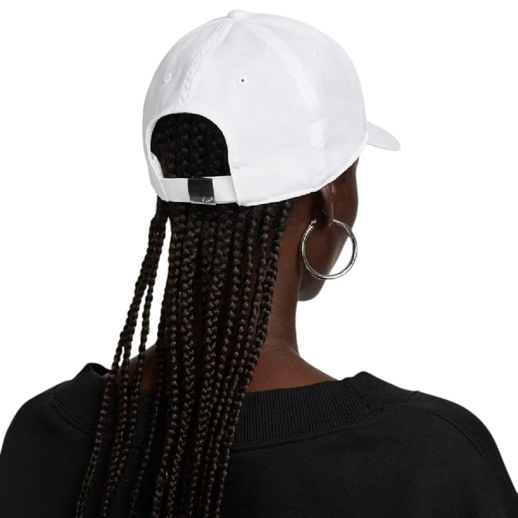 Casquette Club Nike structurée Blanche avec logo Swoosh en métal